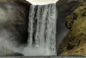 De Skogafoss waterval in het zuiden van IJsland